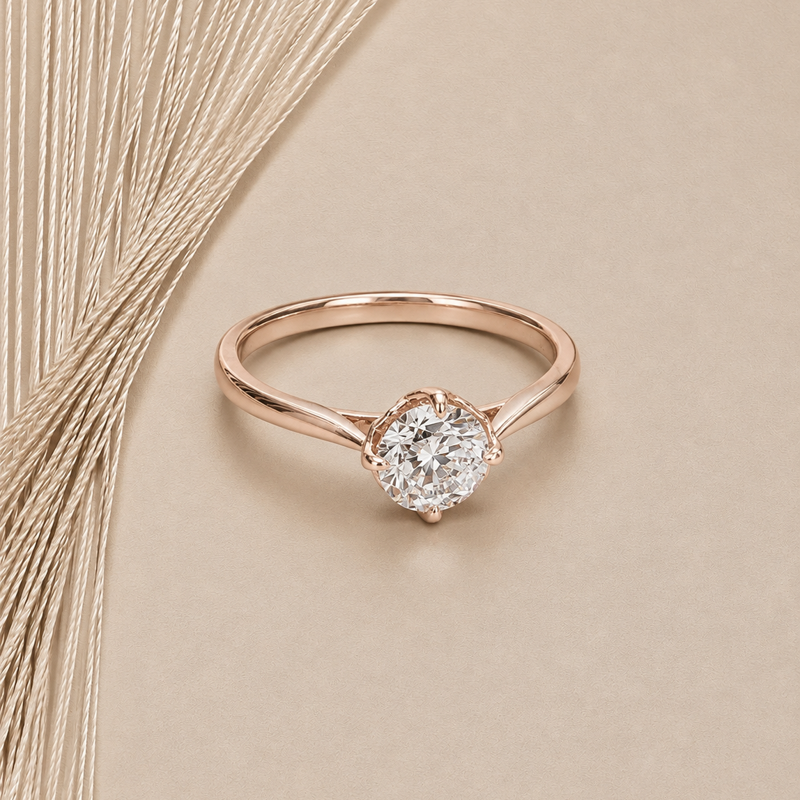 Anillo solitario de oro con diamante de laboratorio redondo de 1,5 ct y 4 garras